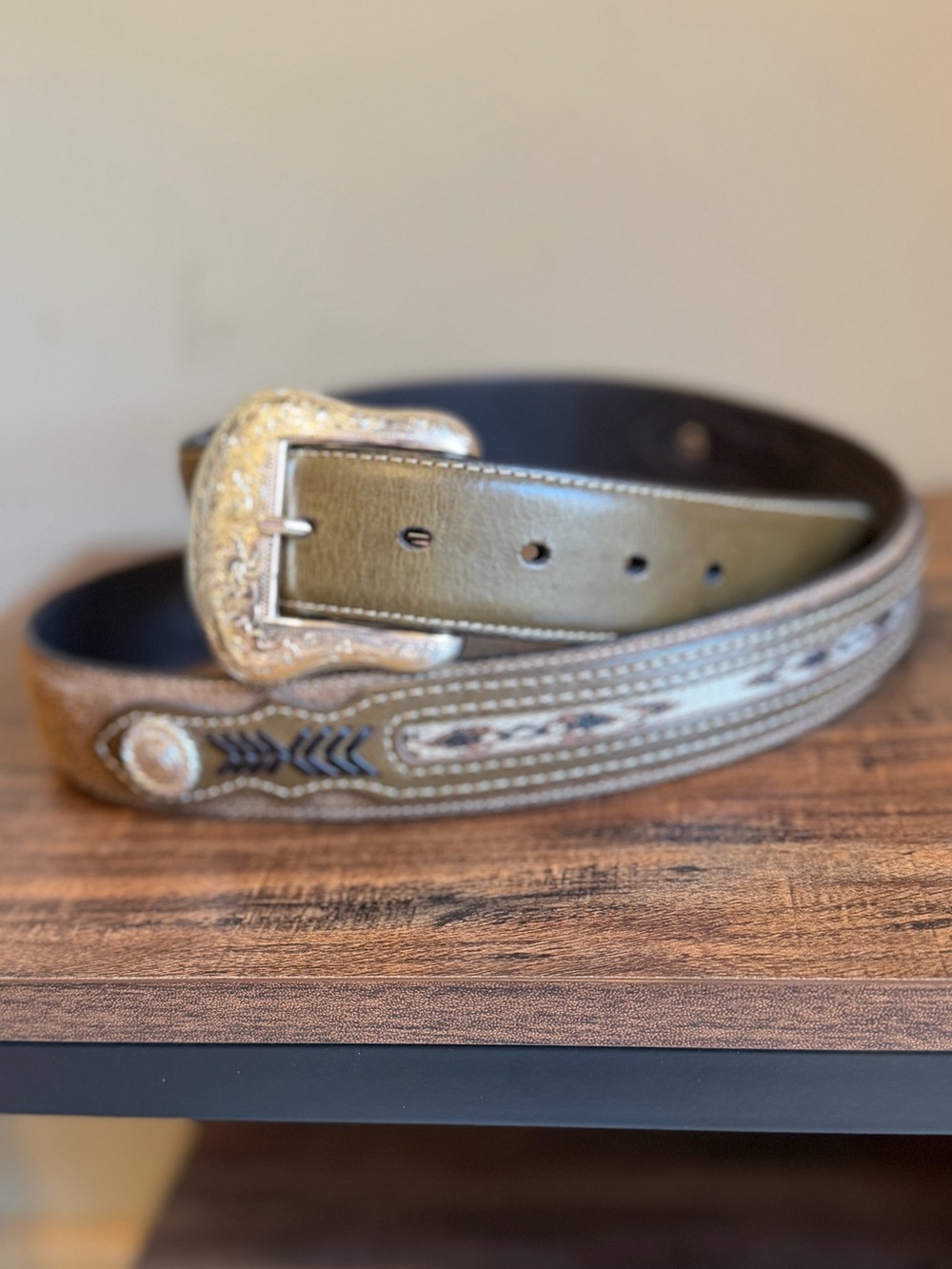 Nacona Leather Western Mens Belt with Horsehair Inlay & Conchos EUC size 40